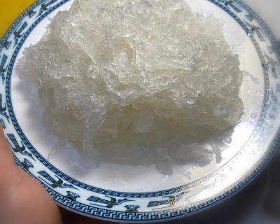 Tại Sao Các Xưởng Gia Công Kém Chất Lượng Sử Dụng Dầu Ăn Và Muối Trong Gia Công Làm Sạch Tổ Yến?